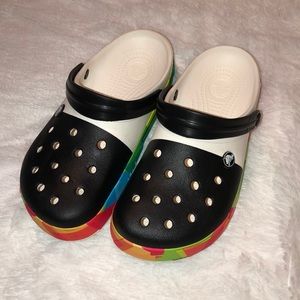 Graphic Crocband Clogs